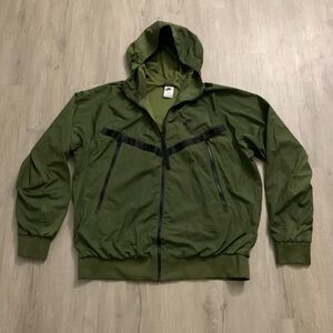 Nike  Green Windbreaker Jacket with Hood Men Large